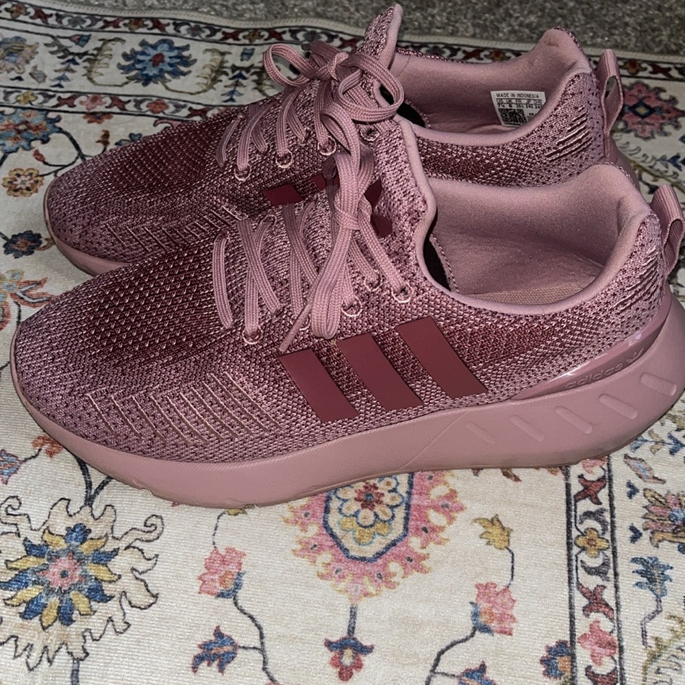 Adidas swift run 22 in mauve color